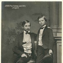 Postkarte mit einer Fotografie von Kronprinz Ludwig und Prinz Otto im Kindesalter, 1